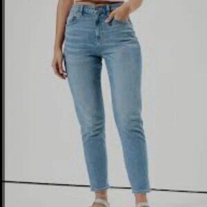 American Eagle Highest Mom Jeans Stretchy sz 8 Denim  Original Blue